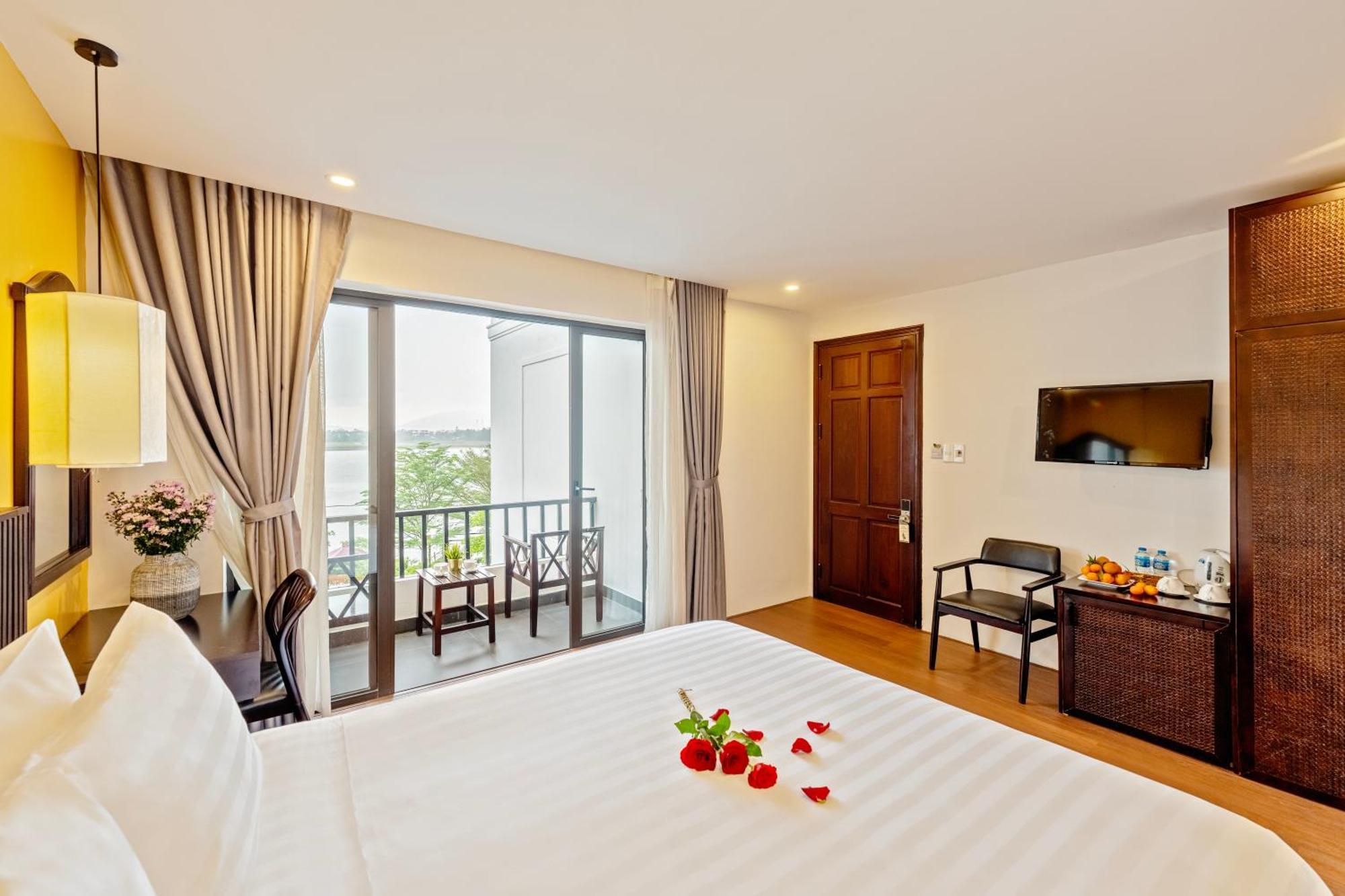 Serene Riverside Hotel Hội An Extérieur photo